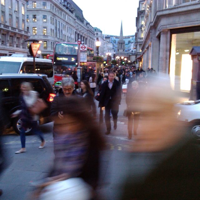 Strada affollata di Londra